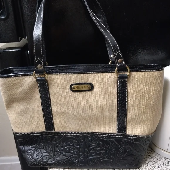 Bag - Picture 2 of 6